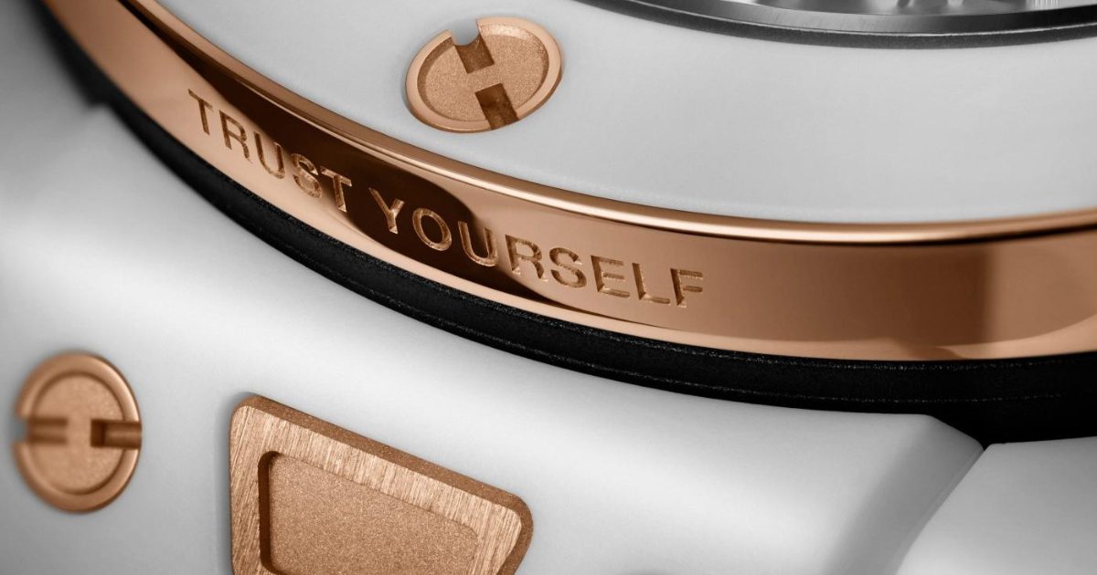 
ビッグ・バン リローデッド キリアン・エムバペ ホワイトセラミックのベゼルアップ写真