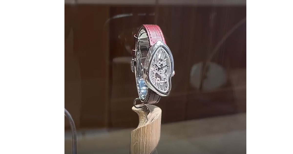 カルティエ プリヴェ クラッシュ スケルトンRef.CRWHCH0012