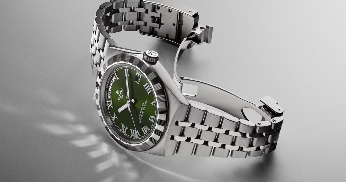 m2840d1a0-0003
TUDOR Royalが横になっている画像