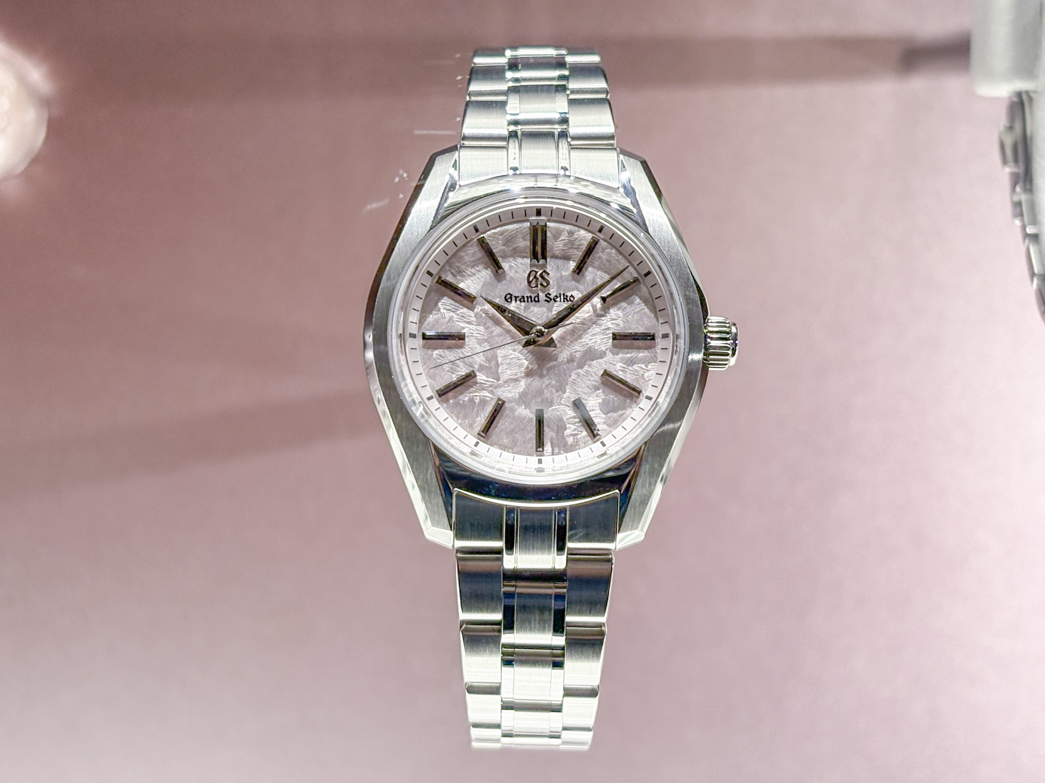 ヘリテージコレクション年差クオーツ「花筏」｜Ref.SBGX363