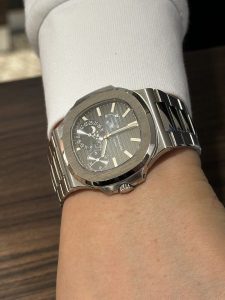 パテックフィリップ ノーチラス プチコンプリケーション 5712/1A-001をご成約いただきました。