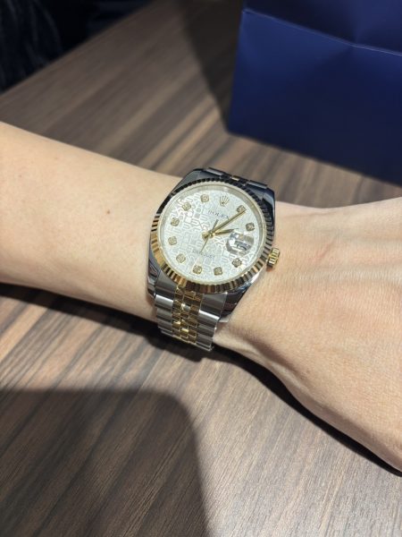 今回は、ロレックス デイトジャスト 10Pダイヤ 116233G シルバー 彫りコンピューターをご成約いただきました！