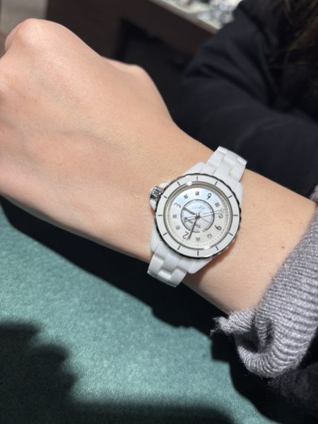 今回は、シャネル J12 ホワイト 8Pダイヤ H2422をご成約いただきました‼