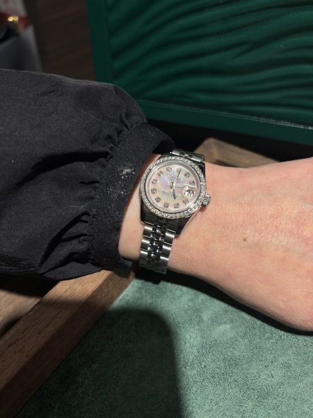 今回はロレックス デイトジャスト ベゼルダイヤ 10Pダイヤ 179384NG をご成約いただきました！