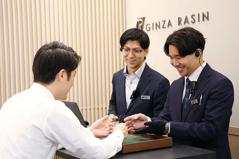 銀座中央通り店 店内画像1
