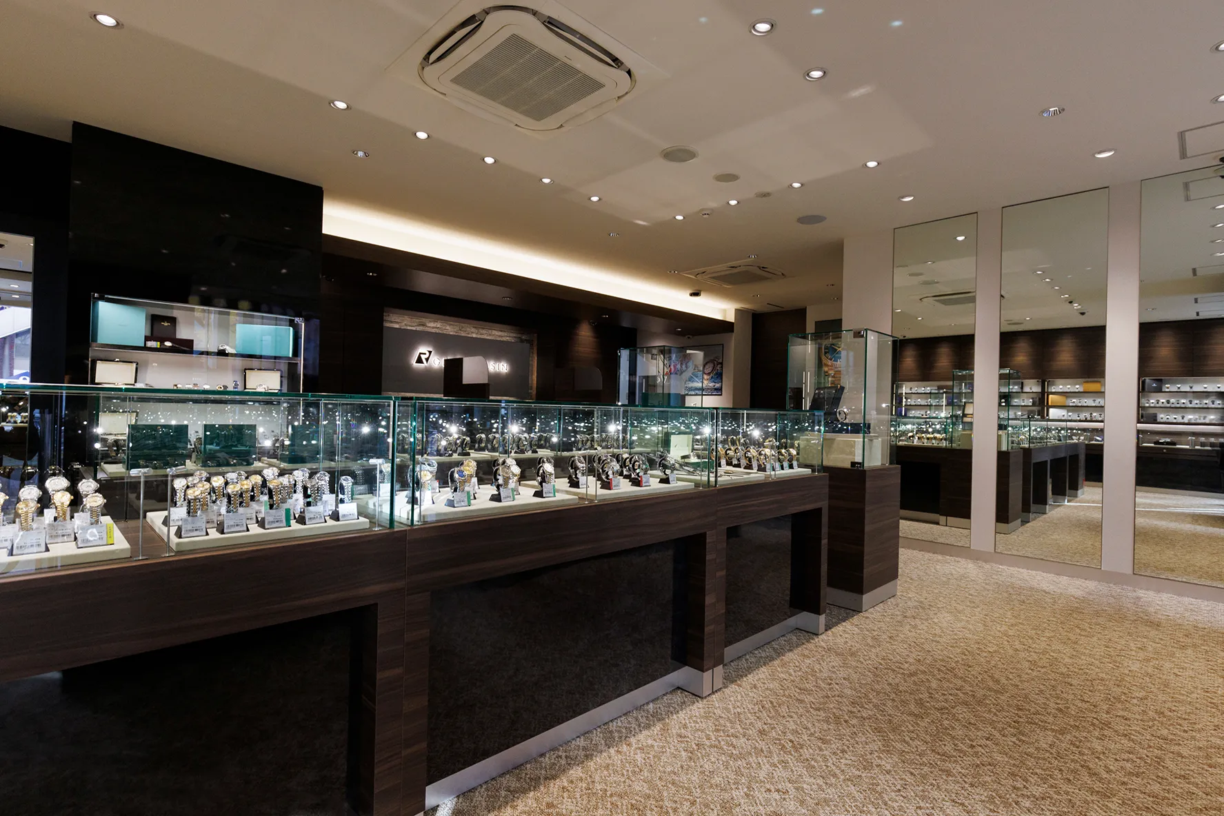 心斎橋店　店内イメージ4