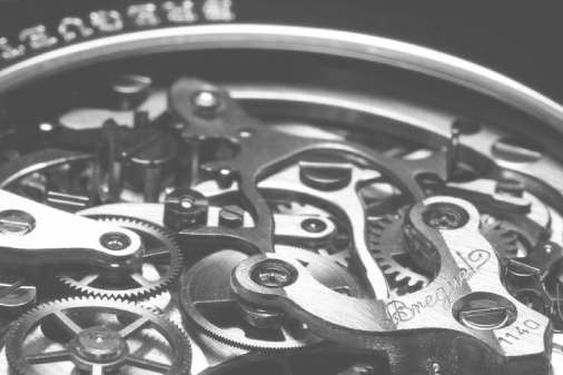 機械式とクォーツ(電池式)ムーブメント(駆動方法)で選ぶ